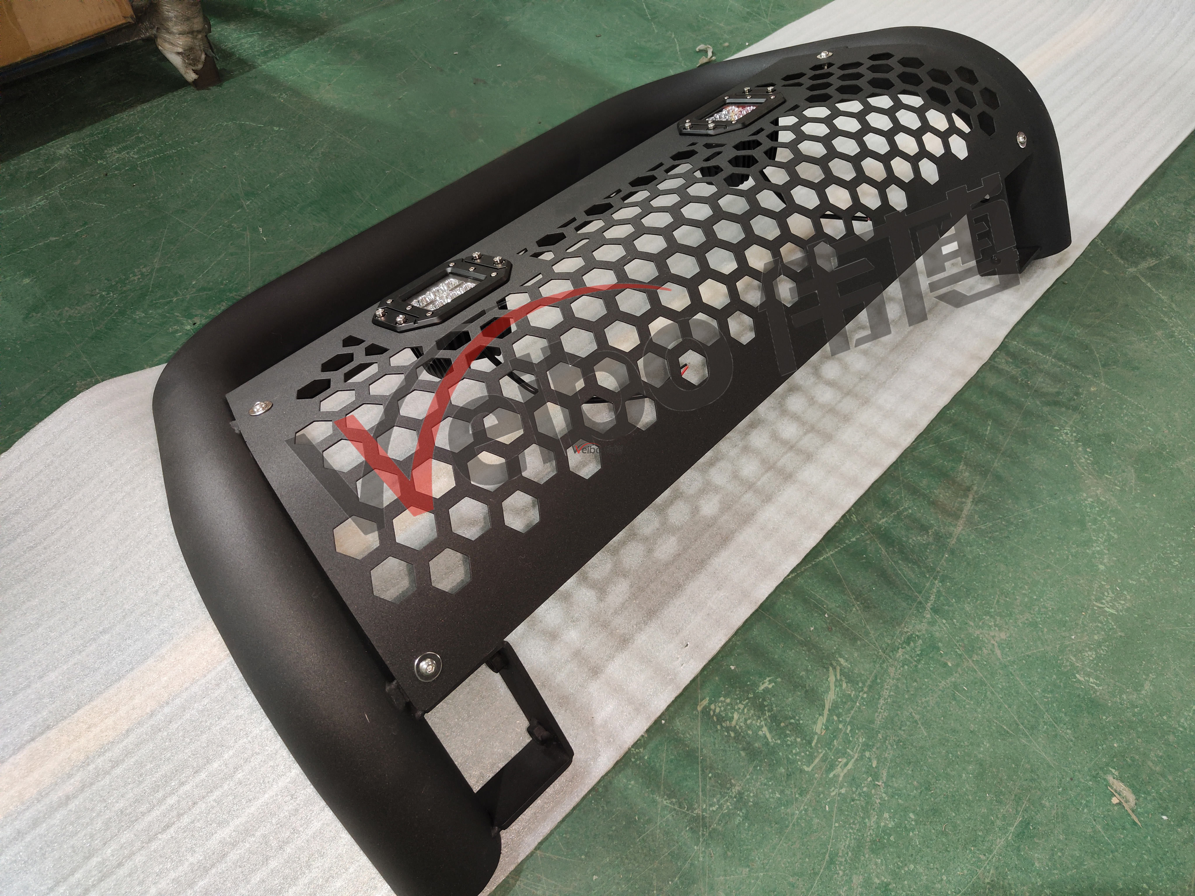 Universal Iron Q235A Texture Black Front Bumper with Two LED Light for Ranger Dmax Revo Triton Np300 Poer